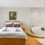 Dream Prestige, Pool Sea